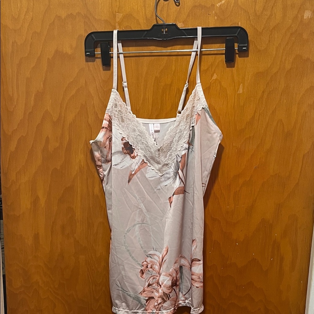 Body Touch Floral Lace Pajama Set with Robe - Picture 5 of 12